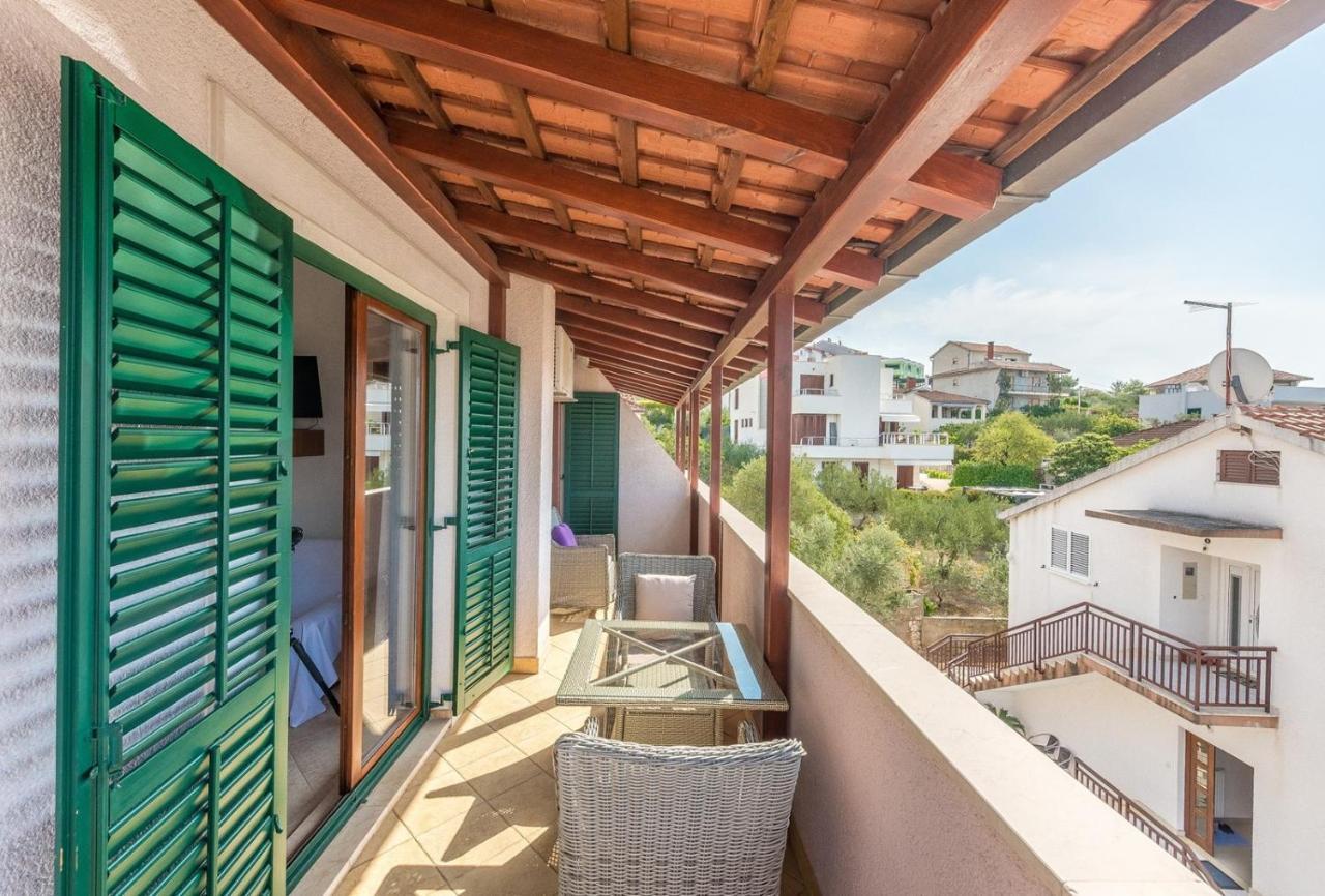 Apartments Ivana-Mira 奥库格哥恩基 外观 照片