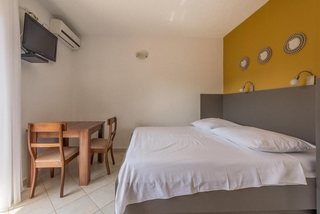 Apartments Ivana-Mira 奥库格哥恩基 外观 照片